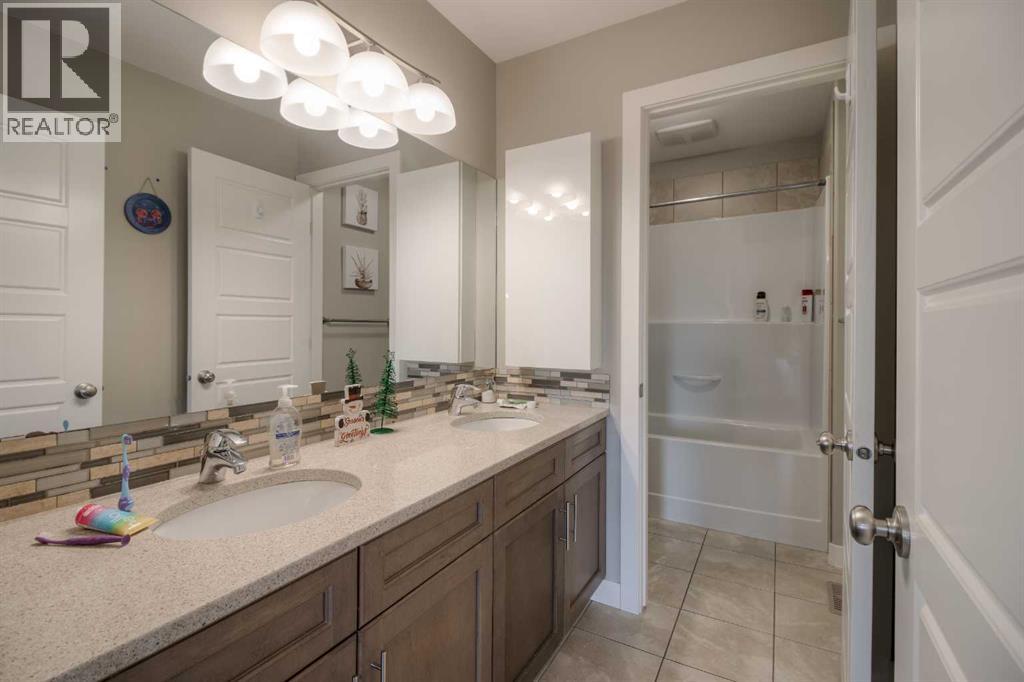 541 Aquitania Boulevard W, Lethbridge, Alberta  T1J 5G7 - Photo 29 - A2272884