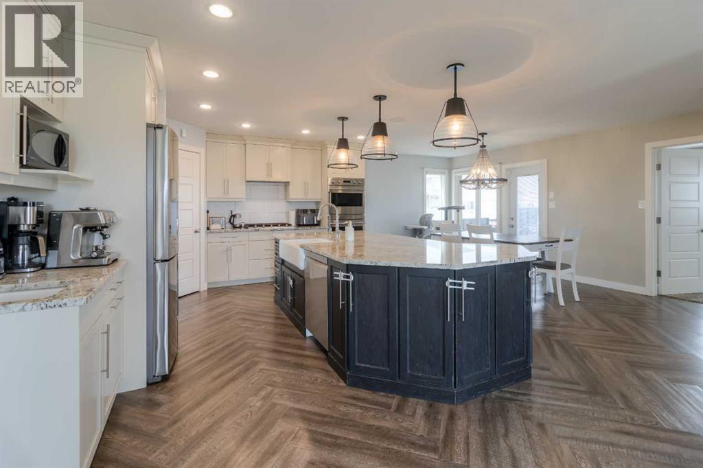 541 Aquitania Boulevard W, Lethbridge, Alberta  T1J 5G7 - Photo 4 - A2272884