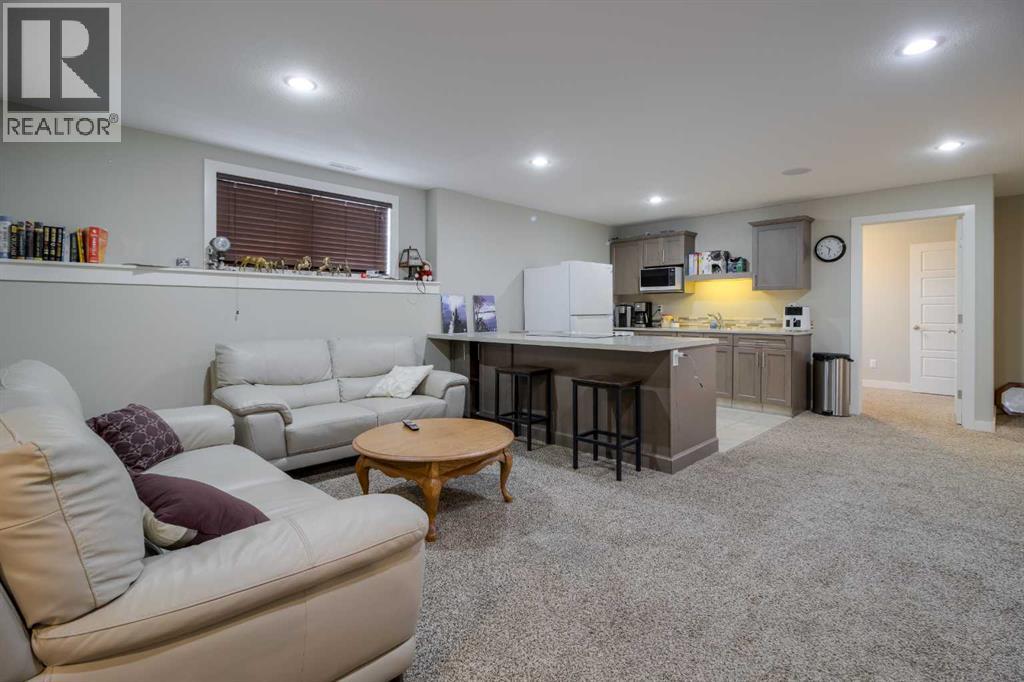 541 Aquitania Boulevard W, Lethbridge, Alberta  T1J 5G7 - Photo 38 - A2272884