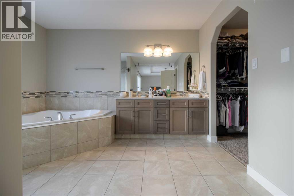 541 Aquitania Boulevard W, Lethbridge, Alberta  T1J 5G7 - Photo 33 - A2272884