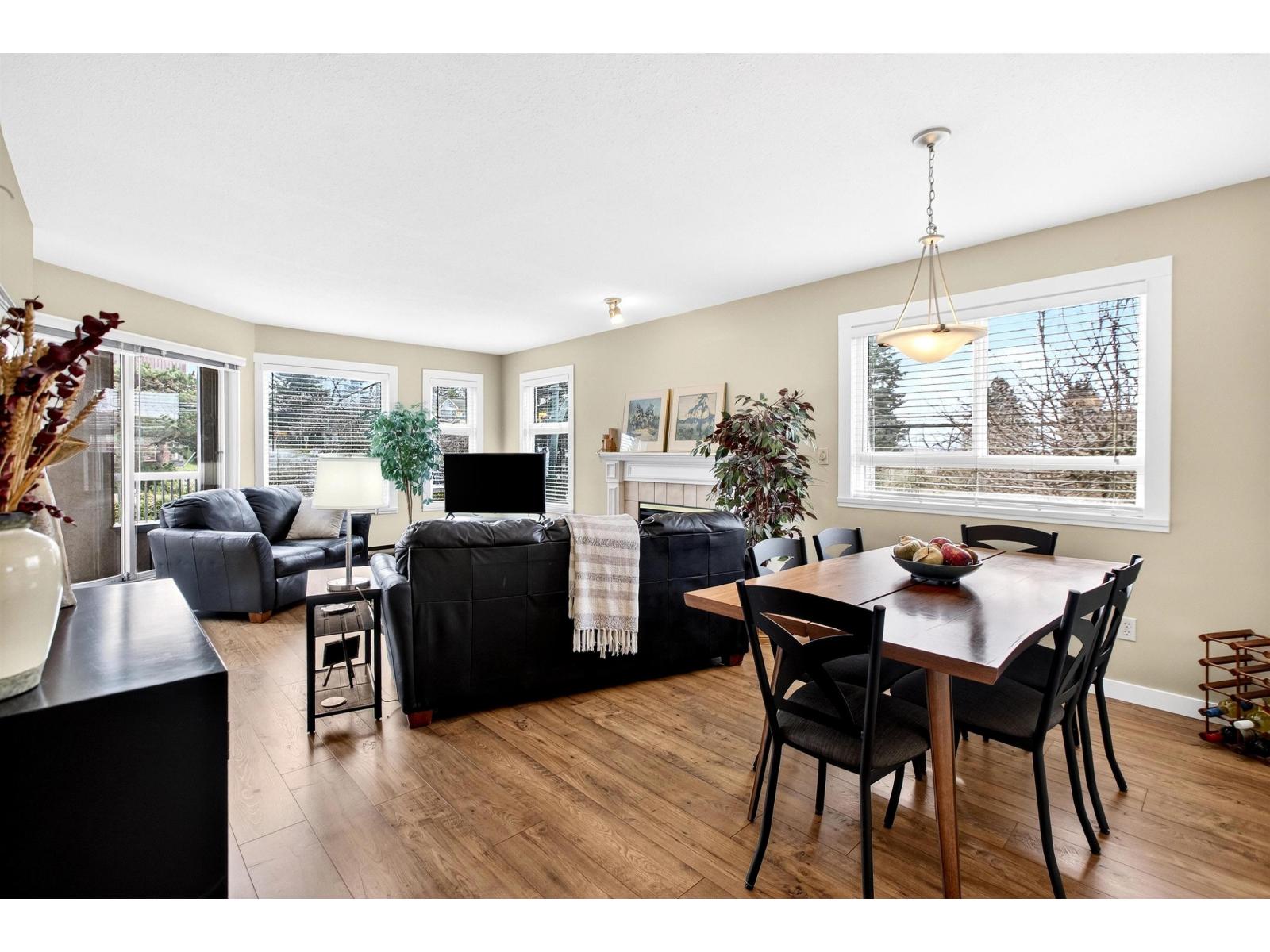 205 15035 Thrift Avenue, White Rock, British Columbia  V4B 2K2 - Photo 4 - R3114683