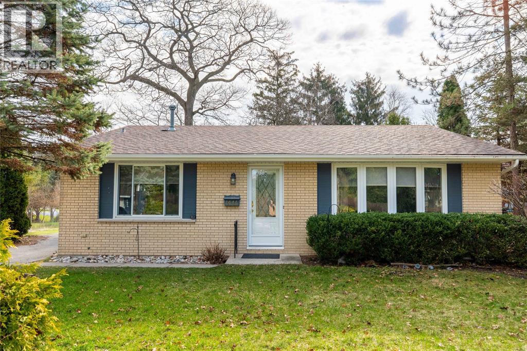 1644 Tyrie DRIVE, Sarnia, Ontario