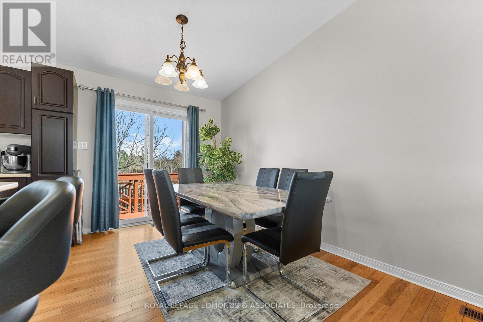 8 Gerald Avenue, Petawawa, Ontario  K8H 2Y3 - Photo 11 - X13036814