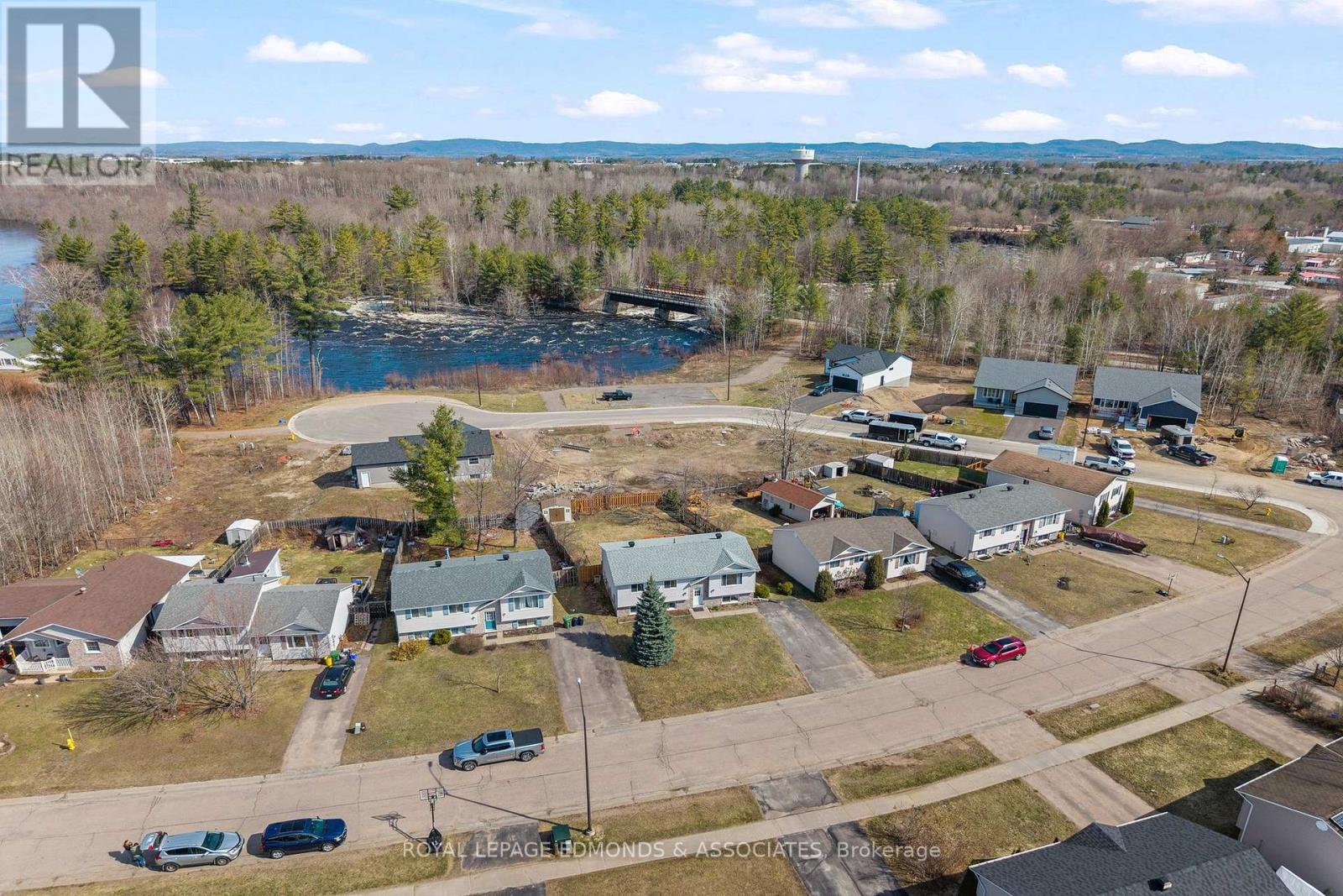 8 Gerald Avenue, Petawawa, Ontario  K8H 2Y3 - Photo 43 - X13036814