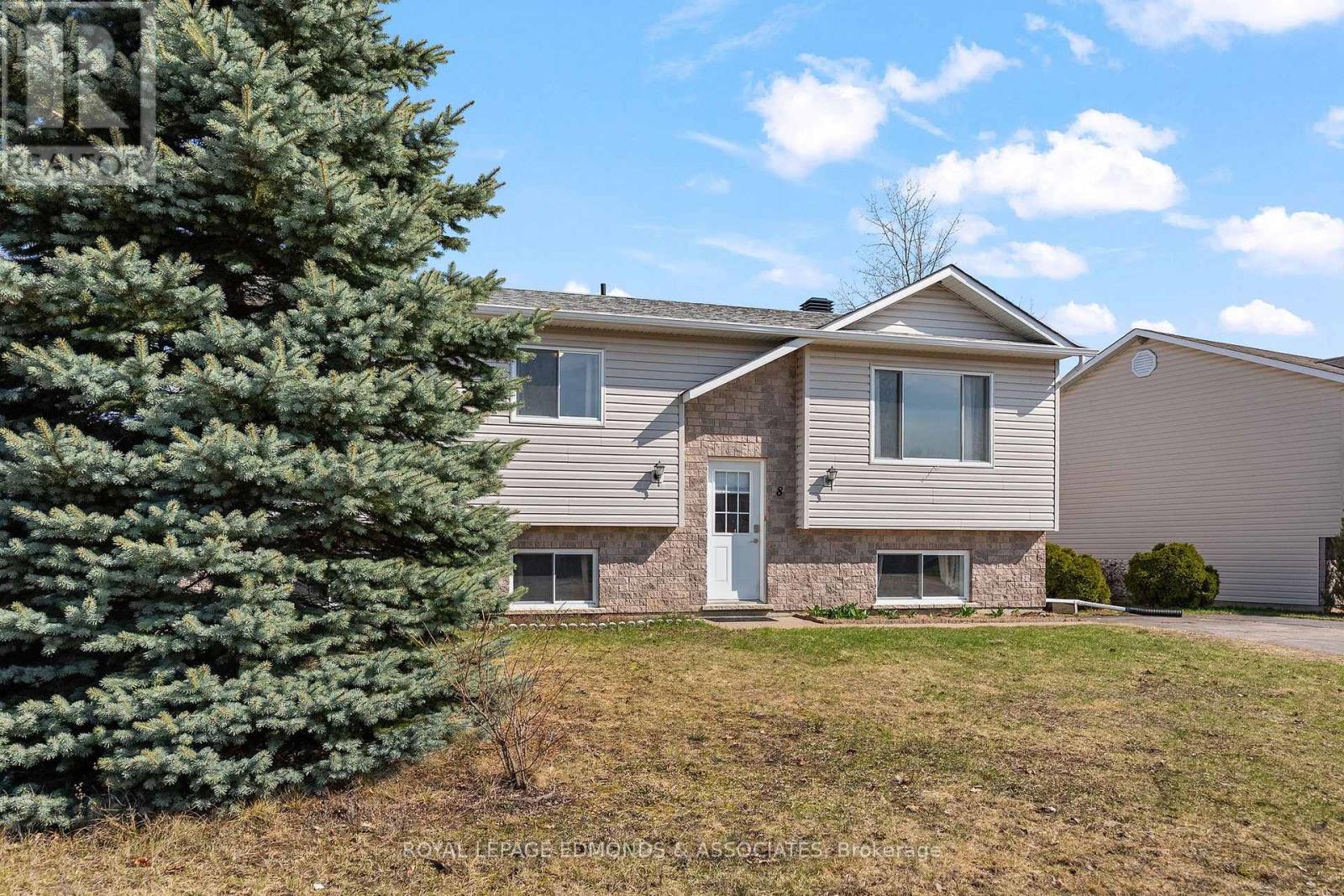 8 Gerald Avenue, Petawawa, Ontario  K8H 2Y3 - Photo 5 - X13036814