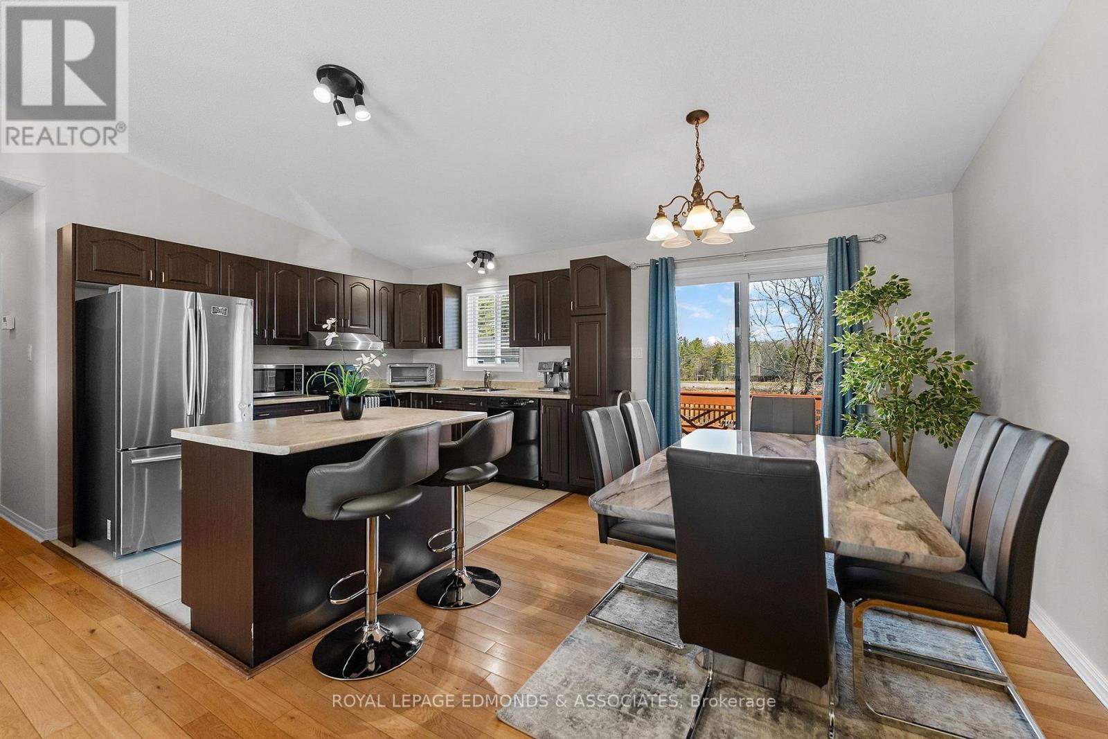 8 Gerald Avenue, Petawawa, Ontario  K8H 2Y3 - Photo 6 - X13036814