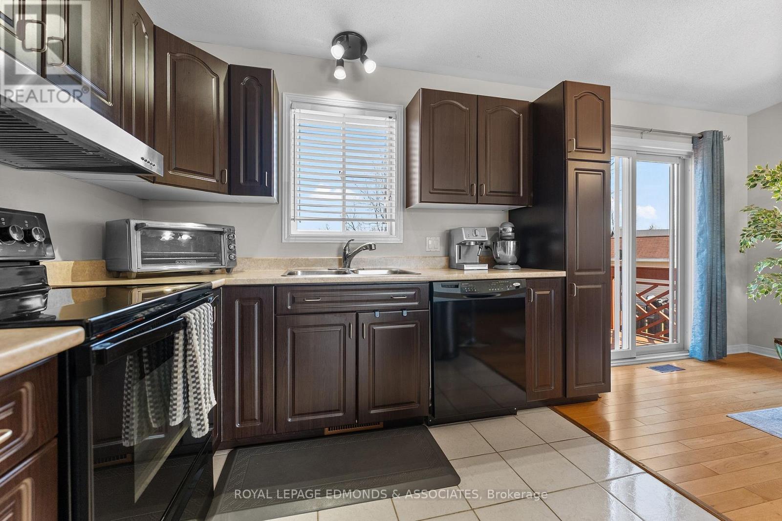 8 Gerald Avenue, Petawawa, Ontario  K8H 2Y3 - Photo 8 - X13036814