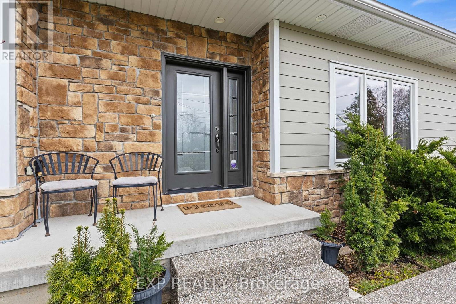 226 Westwood Avenue, Fort Erie, Ontario  L0S 1B0 - Photo 3 - X13036656