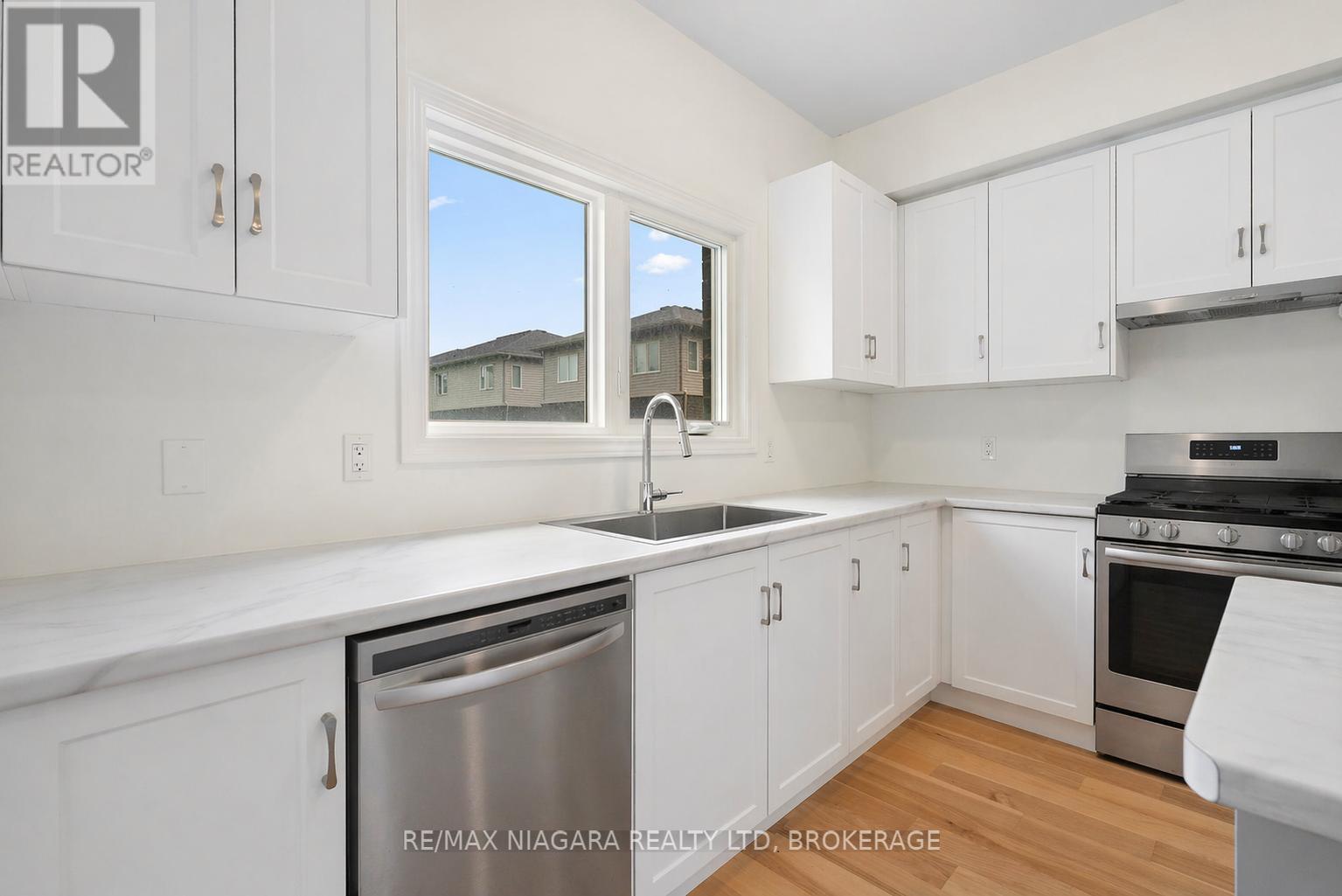 3221 Dominion Road, Fort Erie, Ontario  L0S 1N0 - Photo 8 - X13036730