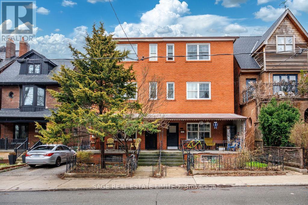 276 CRAWFORD STREET, Toronto, Ontario