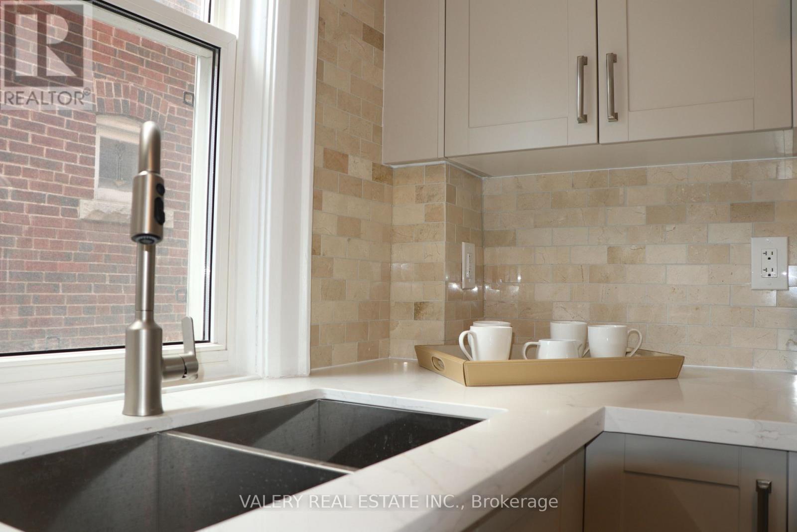 207 Oakwood Avenue, Toronto, Ontario  M6E 2V3 - Photo 16 - C13036786