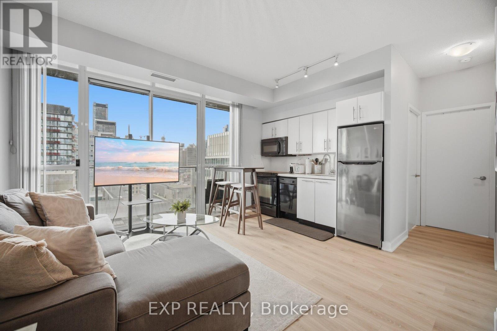 1907 - 126 Simcoe Street, Toronto, Ontario  M5H 4E6 - Photo 9 - C13036792