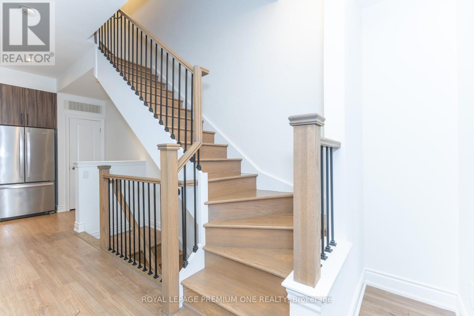 5 - 2 Salvador Allende Court, Toronto, Ontario  M6G 0A3 - Photo 13 - C13036856