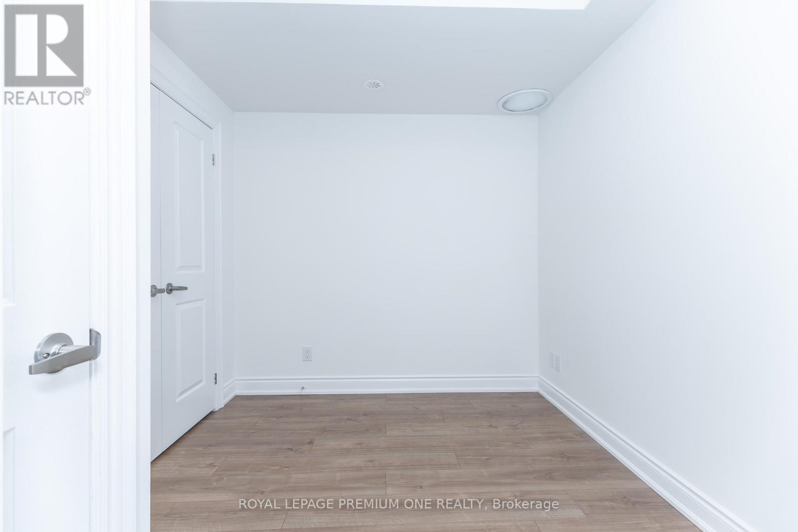 5 - 2 Salvador Allende Court, Toronto, Ontario  M6G 0A3 - Photo 14 - C13036856