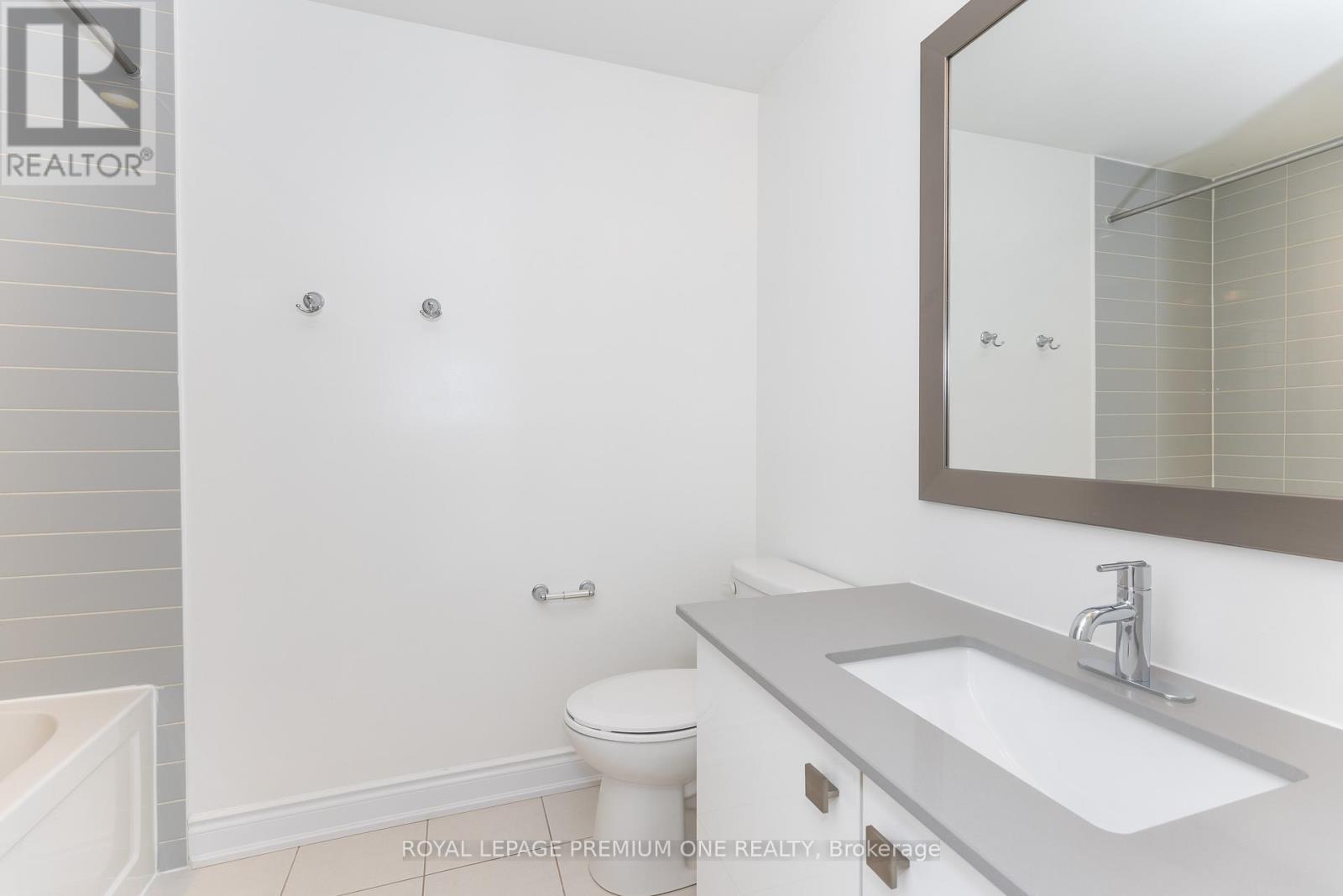 5 - 2 Salvador Allende Court, Toronto, Ontario  M6G 0A3 - Photo 16 - C13036856