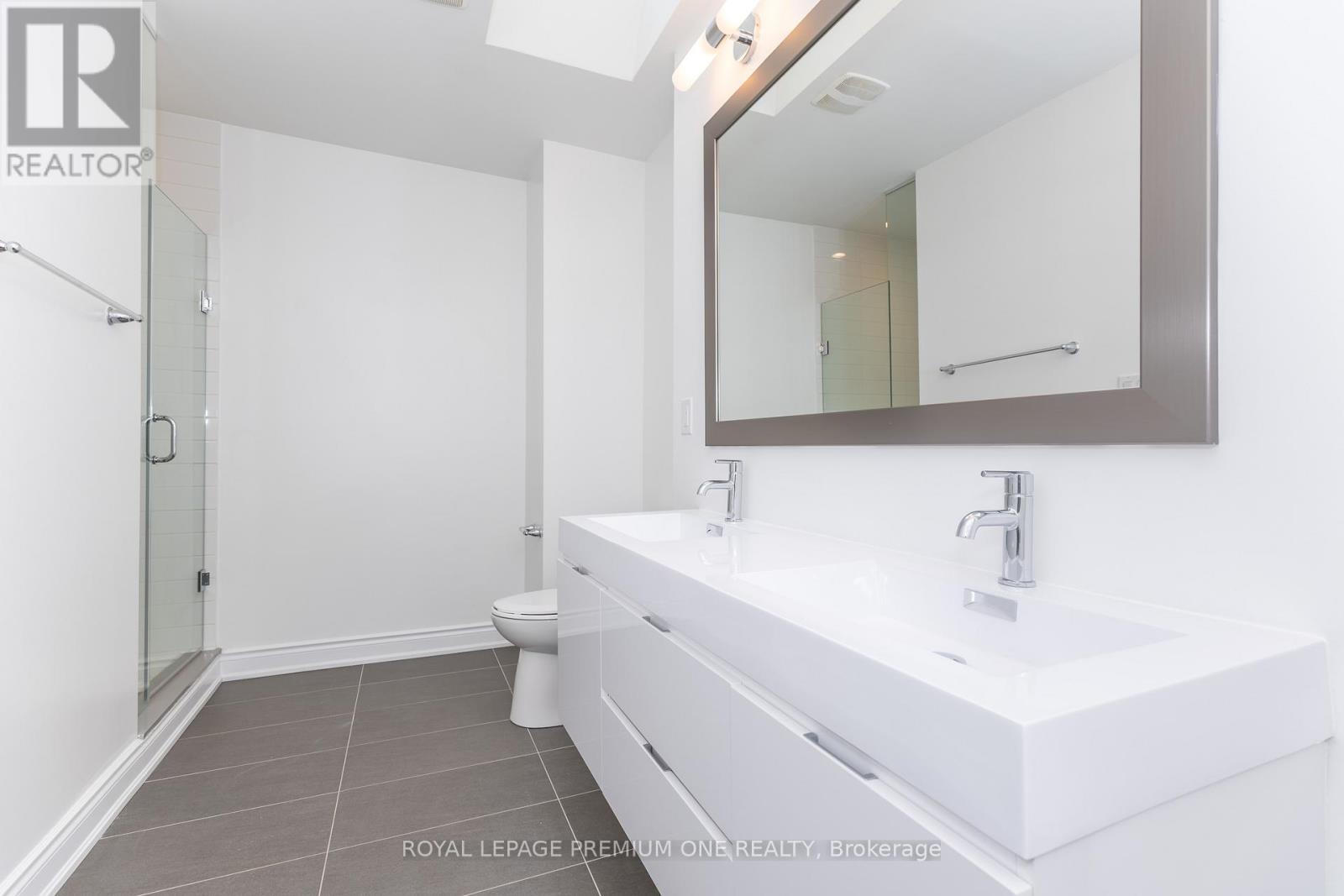 5 - 2 Salvador Allende Court, Toronto, Ontario  M6G 0A3 - Photo 22 - C13036856
