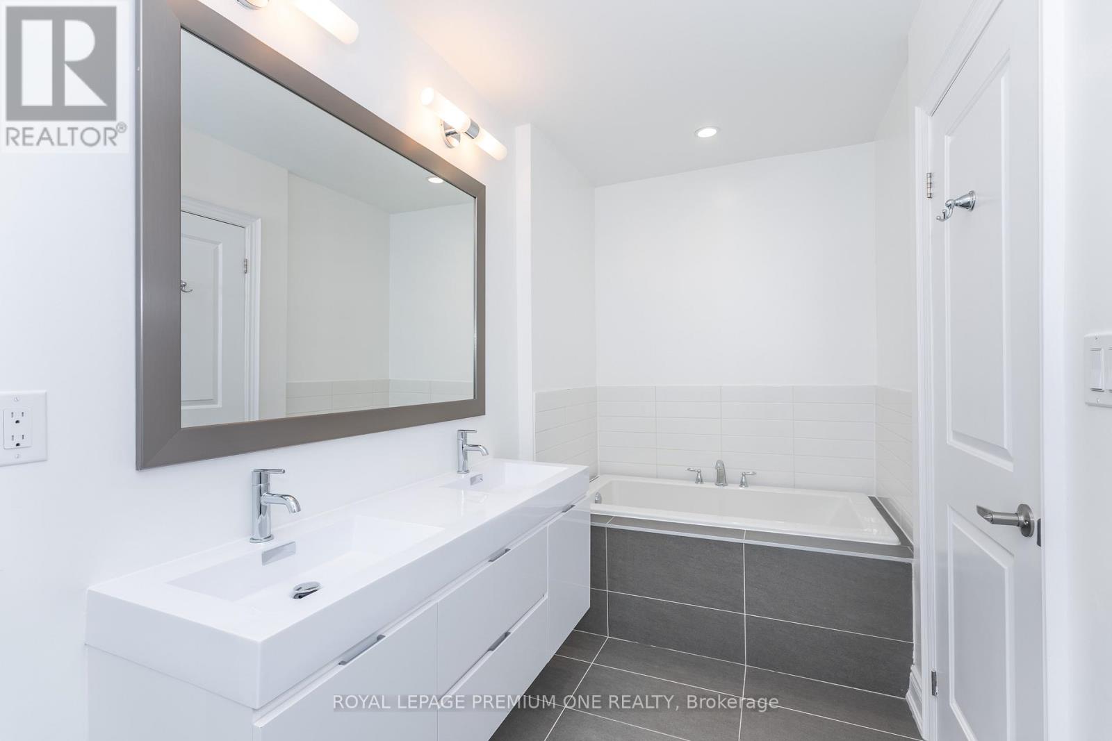 5 - 2 Salvador Allende Court, Toronto, Ontario  M6G 0A3 - Photo 23 - C13036856