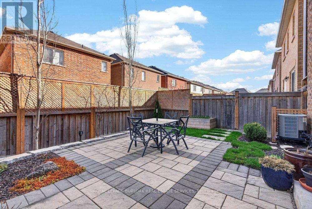 446 Grey Landing, Milton, Ontario  L9E 0B3 - Photo 42 - W13024922