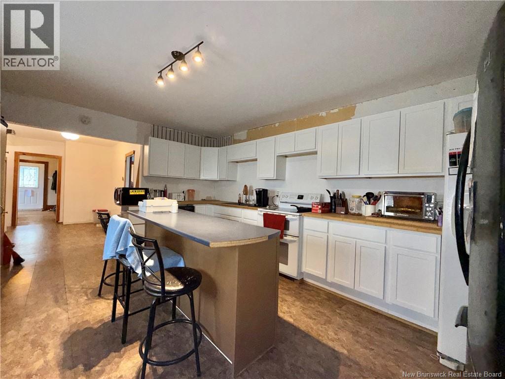 13 Lake Avenue, Mcadam, New Brunswick  E6J 1N5 - Photo 6 - NB137645