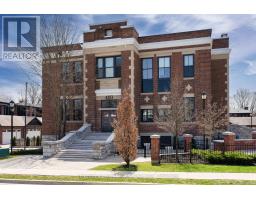 304 - 400 PARK AVENUE, Newmarket, Ontario