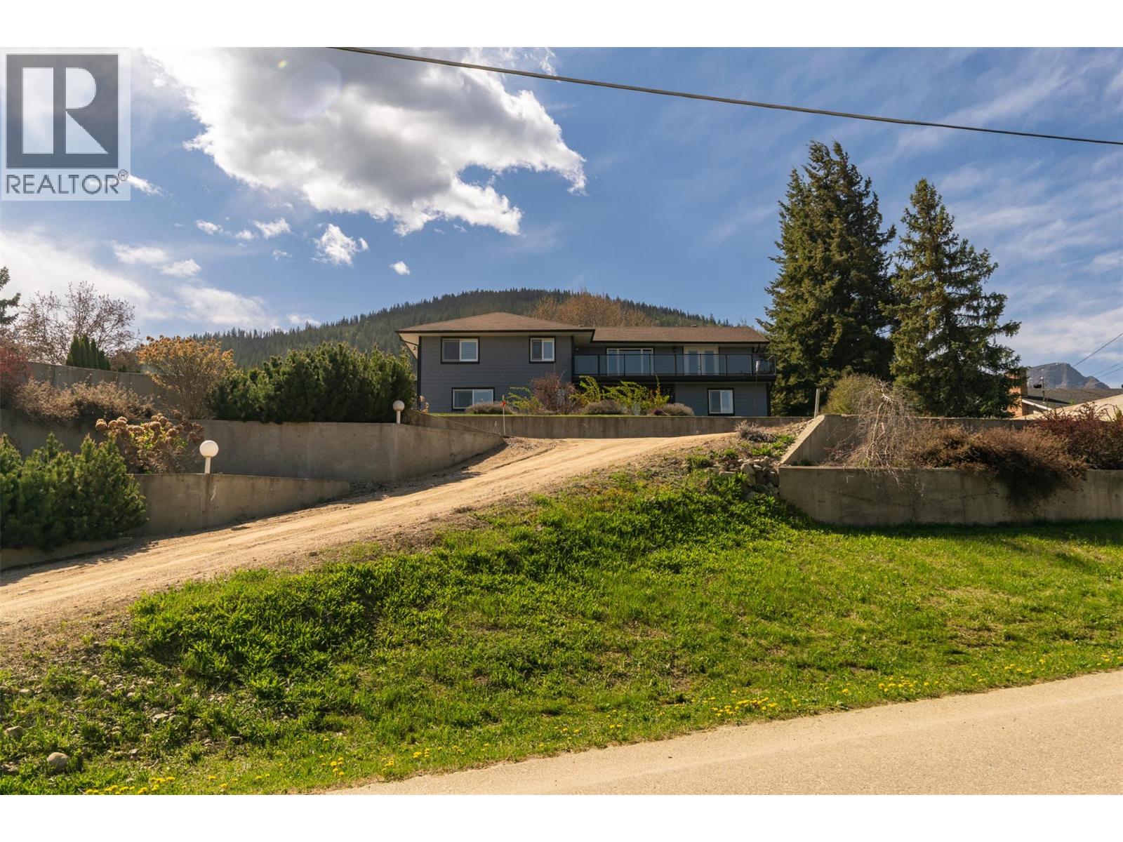 1350 13 Avenue SE, Salmon Arm, British Columbia