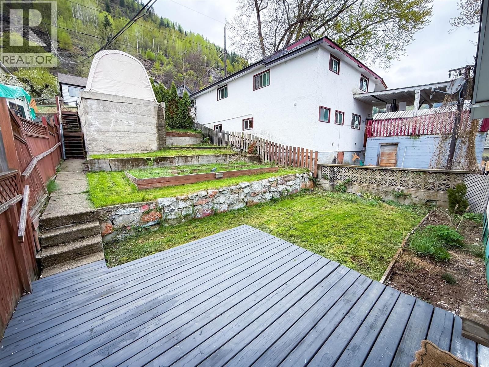 2224 Topping Street, Trail, British Columbia  V1R 4G5 - Photo 5 - 10384292