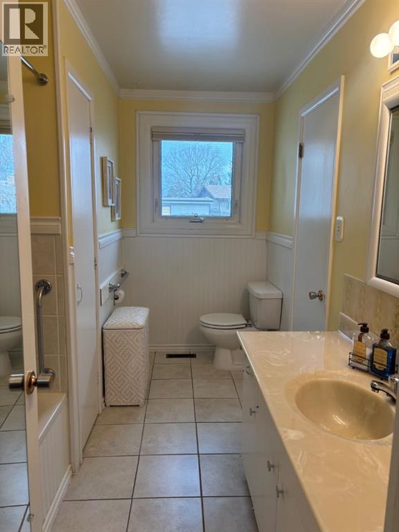 1216 Lakemount Boulevard S, Lethbridge, Alberta  T1K 3K1 - Photo 12 - A2304431