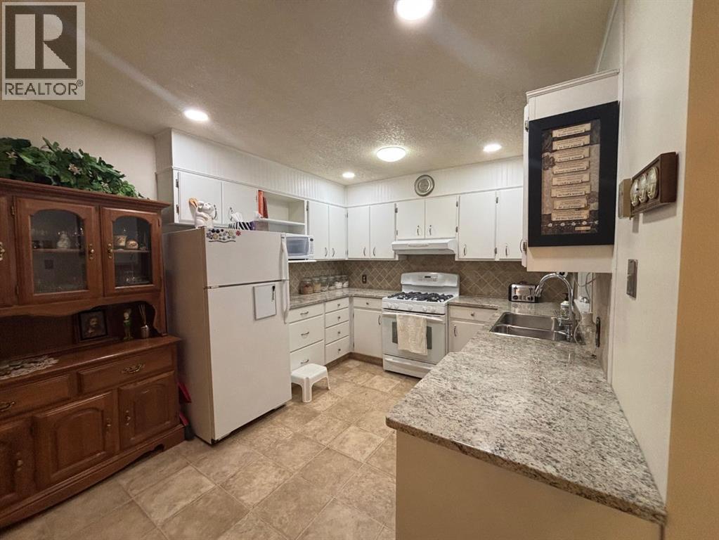 1216 Lakemount Boulevard S, Lethbridge, Alberta  T1K 3K1 - Photo 14 - A2304431