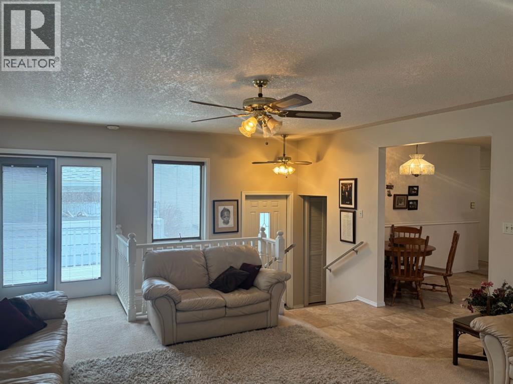 1216 Lakemount Boulevard S, Lethbridge, Alberta  T1K 3K1 - Photo 19 - A2304431