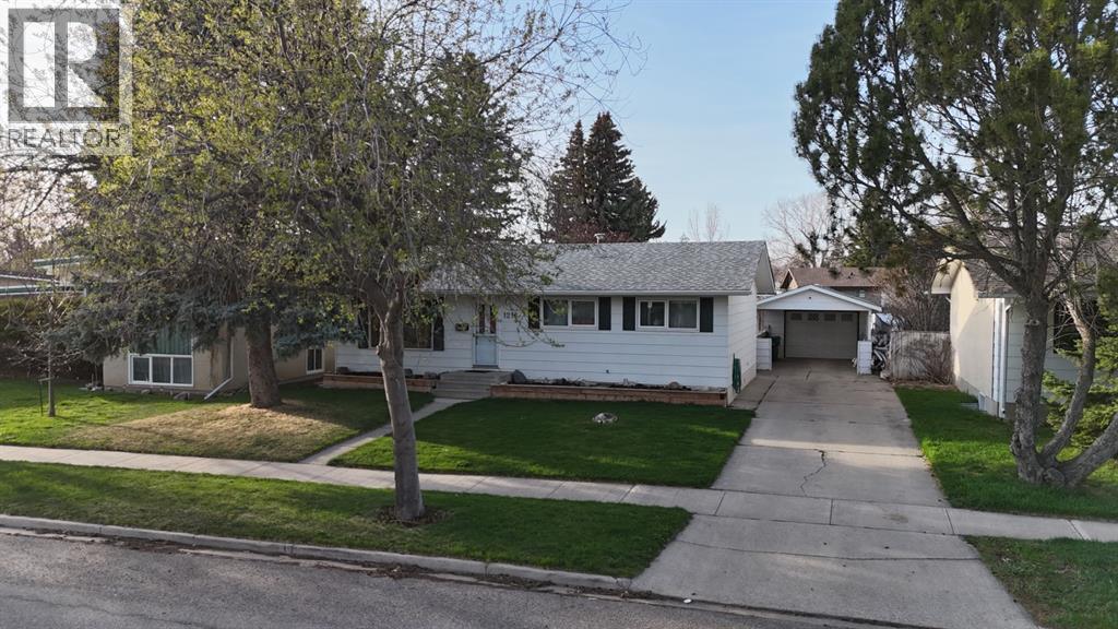 1216 Lakemount Boulevard S, Lethbridge, Alberta  T1K 3K1 - Photo 2 - A2304431