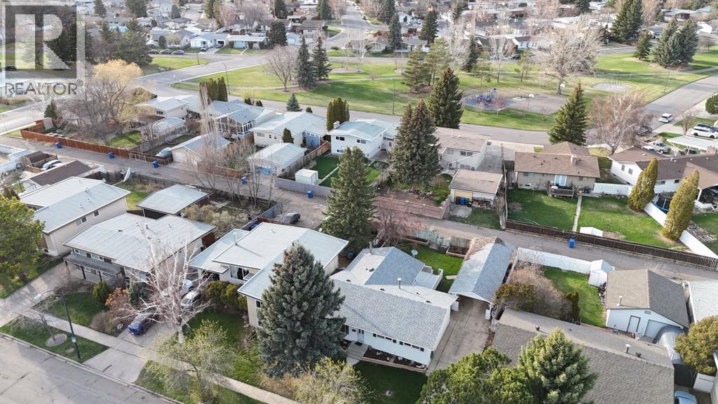 1216 Lakemount Boulevard S, Lethbridge, Alberta  T1K 3K1 - Photo 3 - A2304431