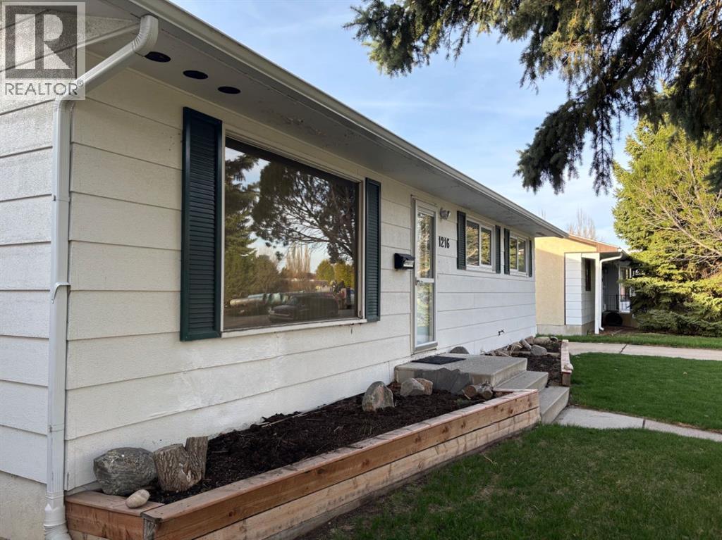 1216 Lakemount Boulevard S, Lethbridge, Alberta  T1K 3K1 - Photo 4 - A2304431