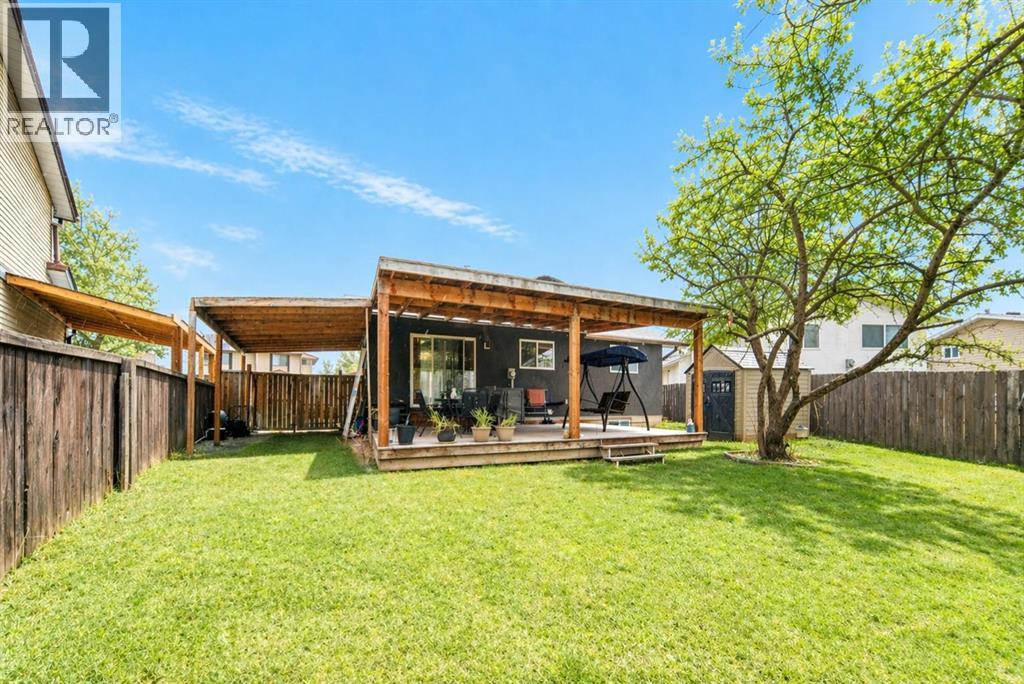 19 Castlepark Way Ne, Calgary, Alberta  T3J 1R7 - Photo 3 - A2297081