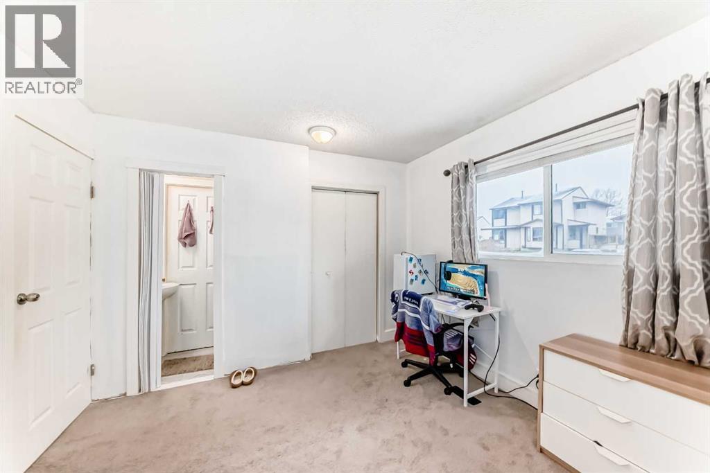 19 Castlepark Way Ne, Calgary, Alberta  T3J 1R7 - Photo 25 - A2297081