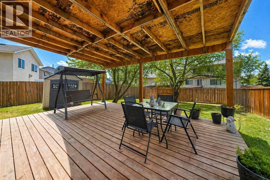 19 Castlepark Way Ne, Calgary, Alberta  T3J 1R7 - Photo 4 - A2297081