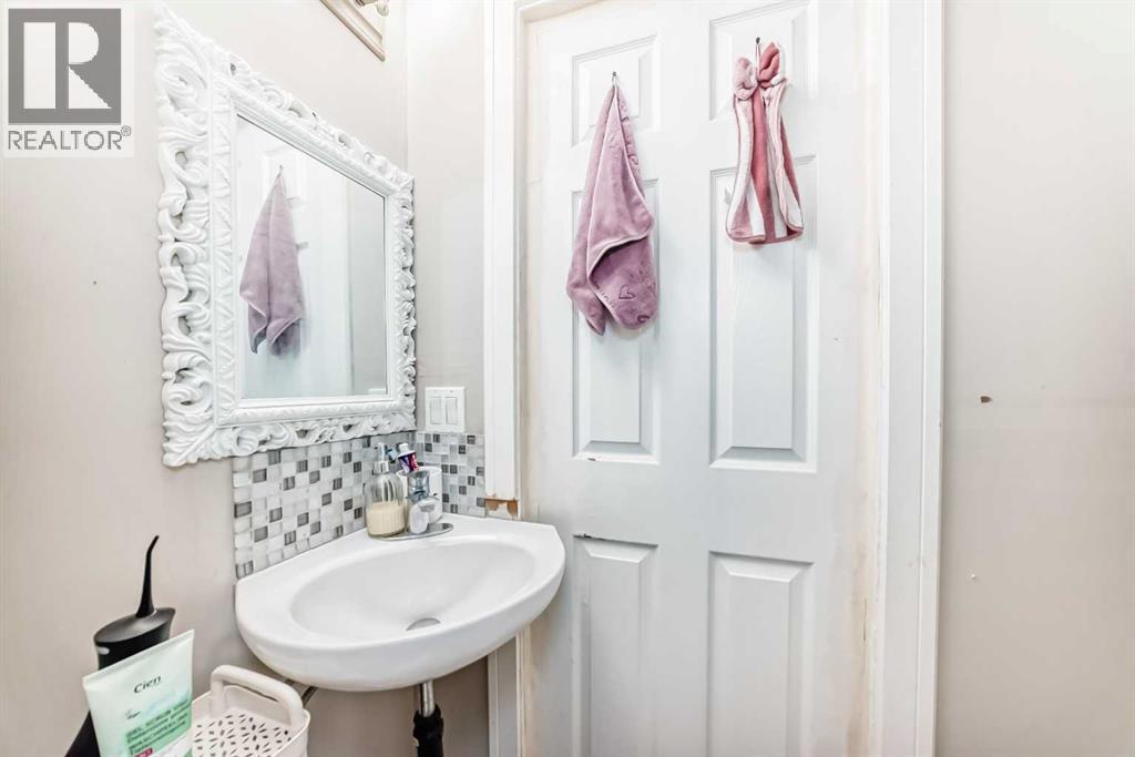 19 Castlepark Way Ne, Calgary, Alberta  T3J 1R7 - Photo 26 - A2297081