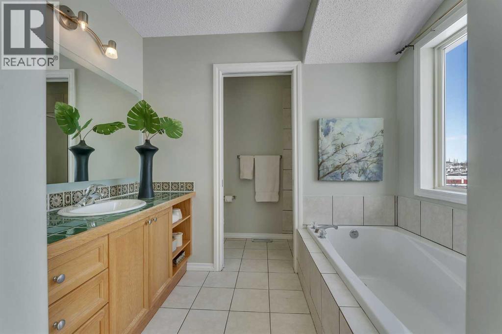 107 Citadel Estates Manor NW, Calgary, Alberta  T3G 5M7 - Photo 28 - A2299906