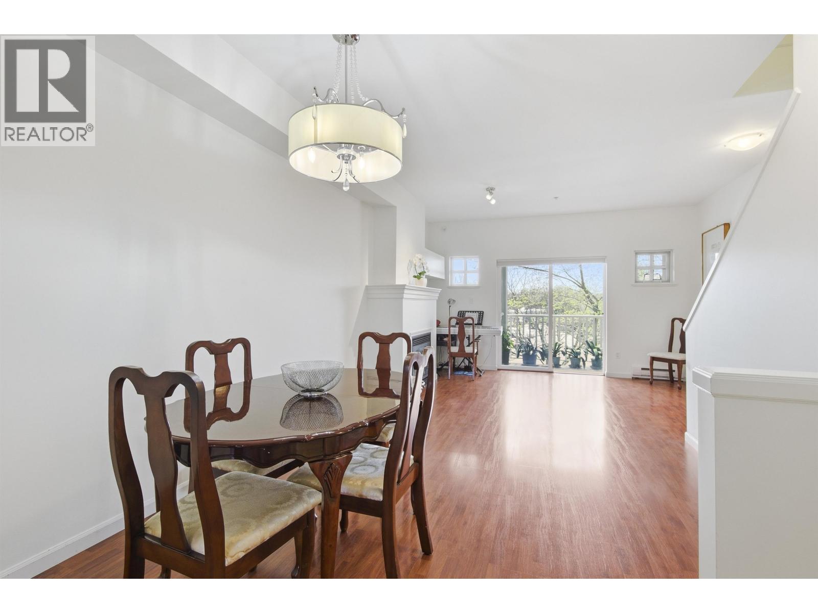 136 935 Ewen Avenue, New Westminster, British Columbia  V3M 0A1 - Photo 3 - R3113811