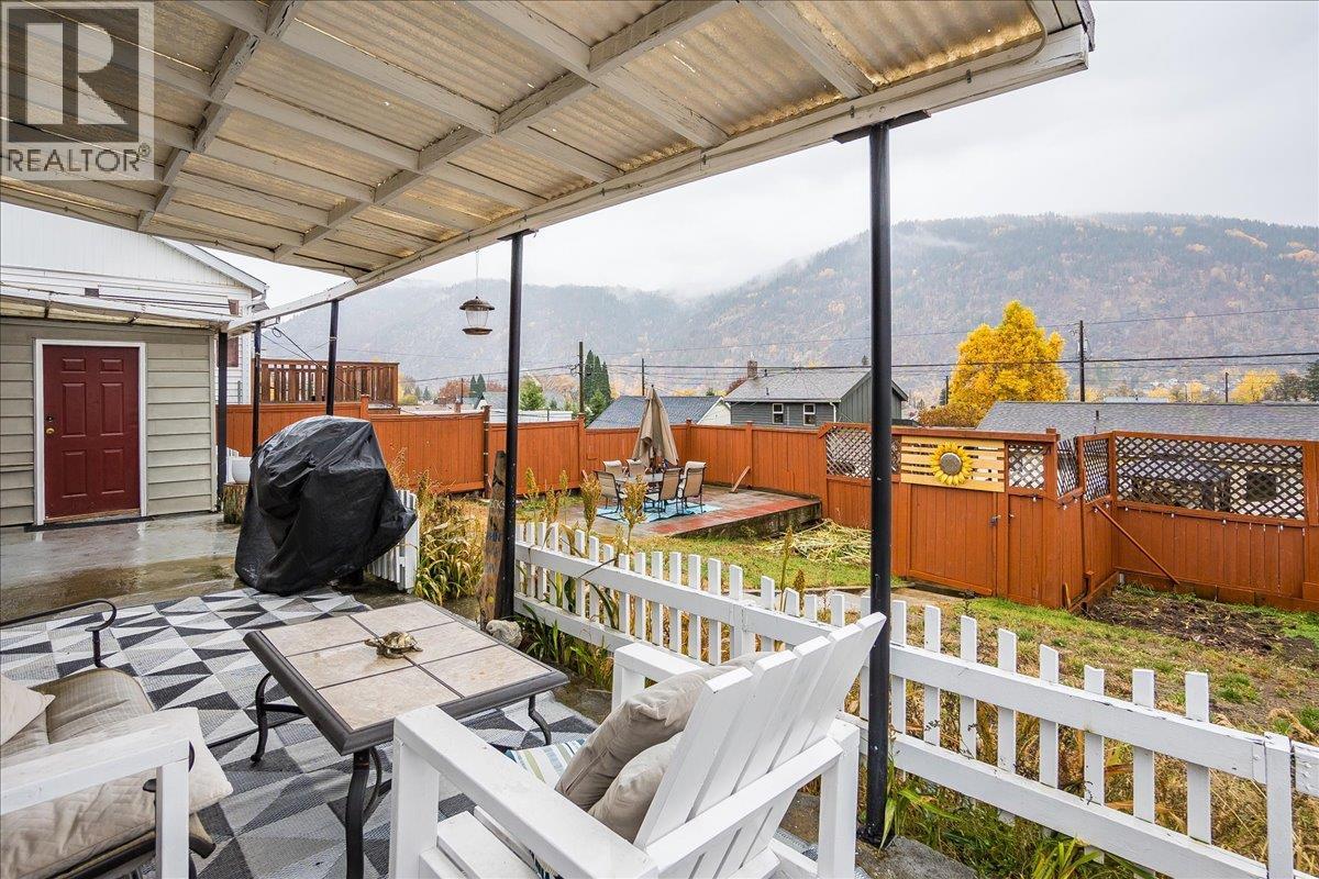 2034 Eighth Avenue, Trail, British Columbia  V1R 3E1 - Photo 8 - 10384499