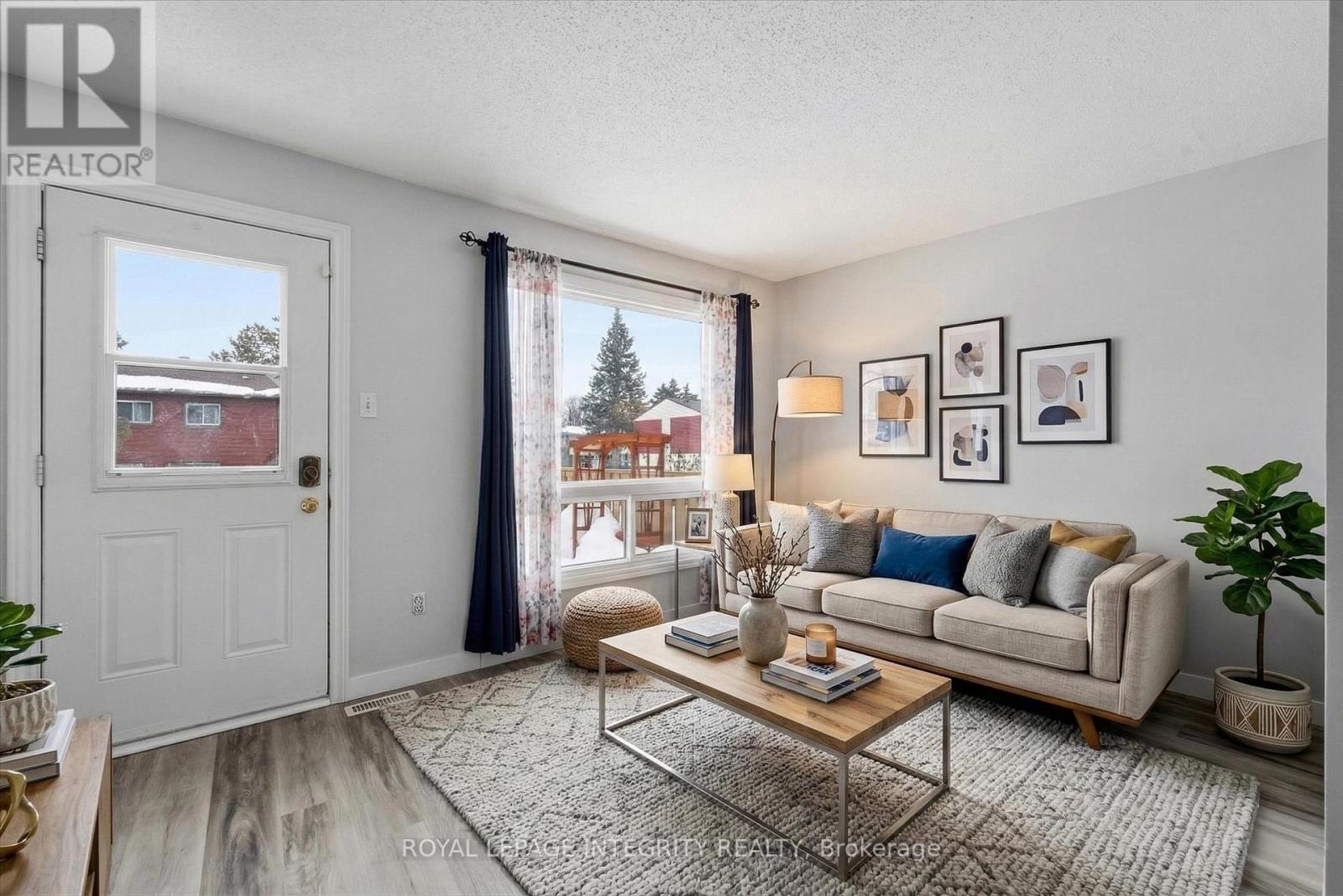 228 Millroad Way, Ottawa, Ontario  K1E 2C9 - Photo 11 - X12975318