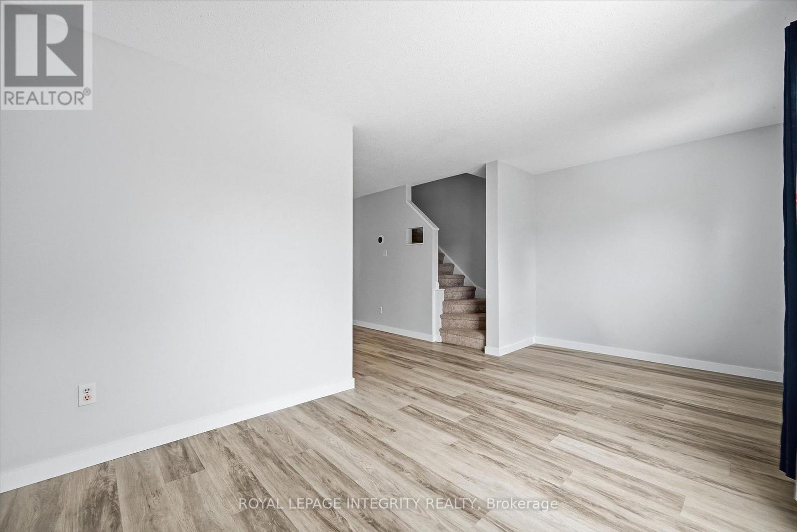 228 Millroad Way, Ottawa, Ontario  K1E 2C9 - Photo 16 - X12975318