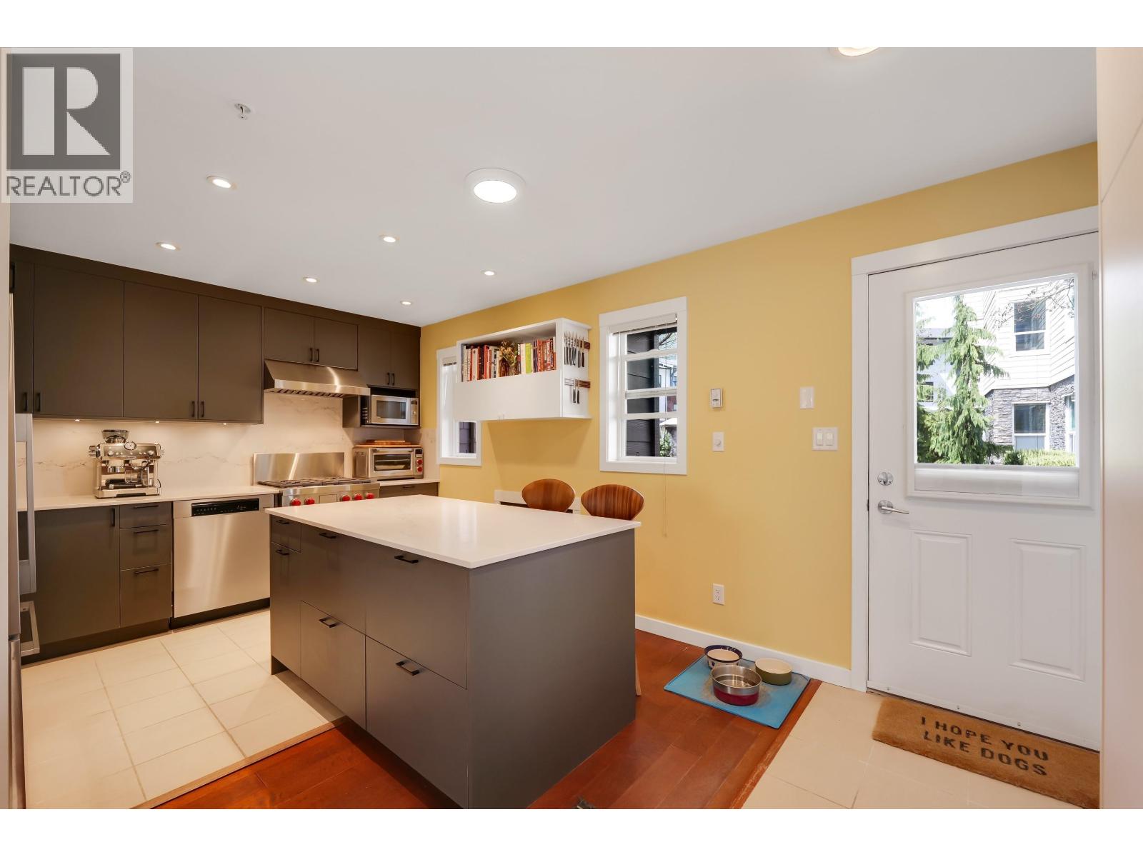 6 1204 Main Street, Squamish, British Columbia  V8B 0S3 - Photo 2 - R3115107