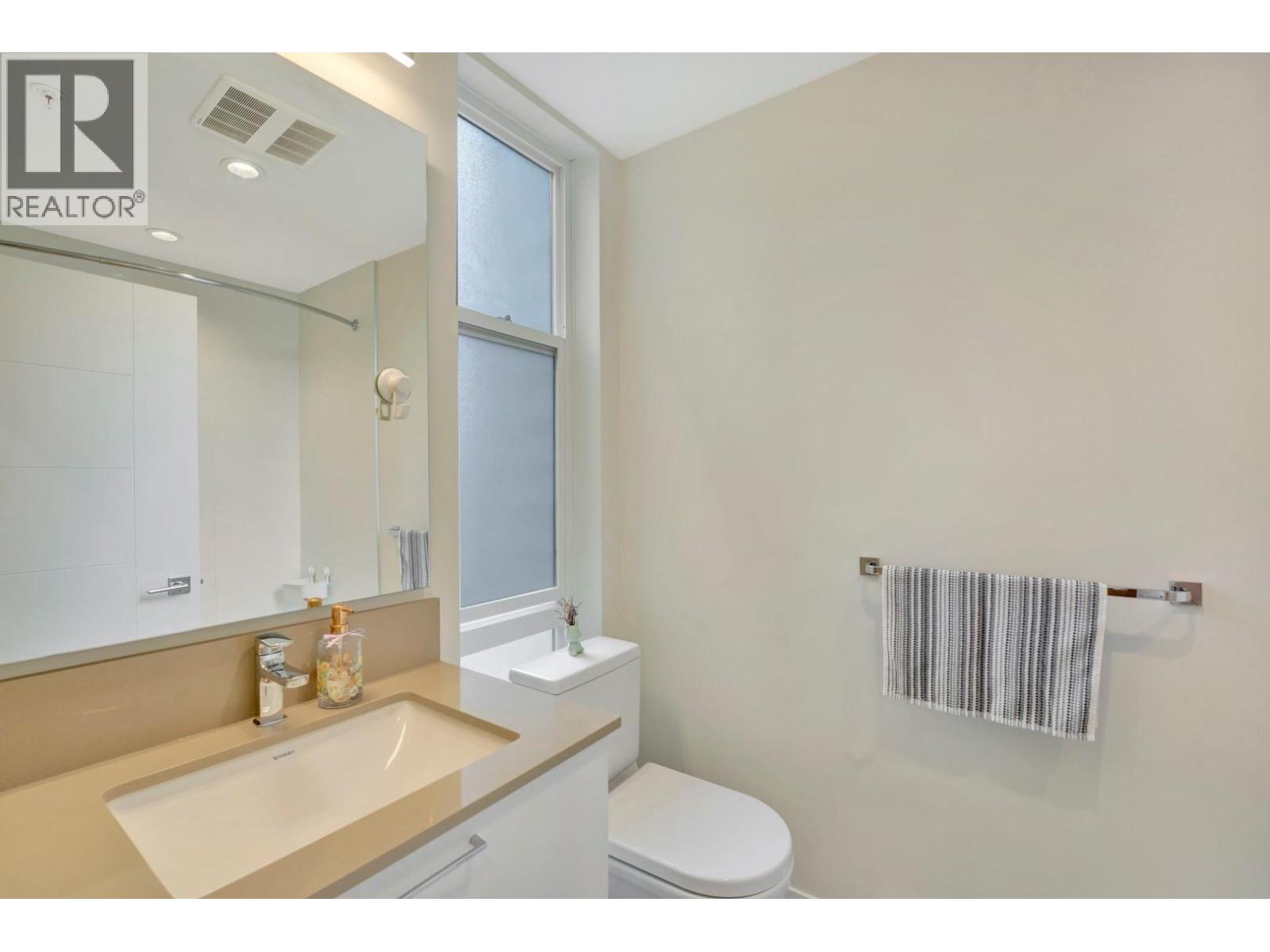 311 707 Como Lake Avenue, Coquitlam, British Columbia  V3J 0J5 - Photo 23 - R3115158