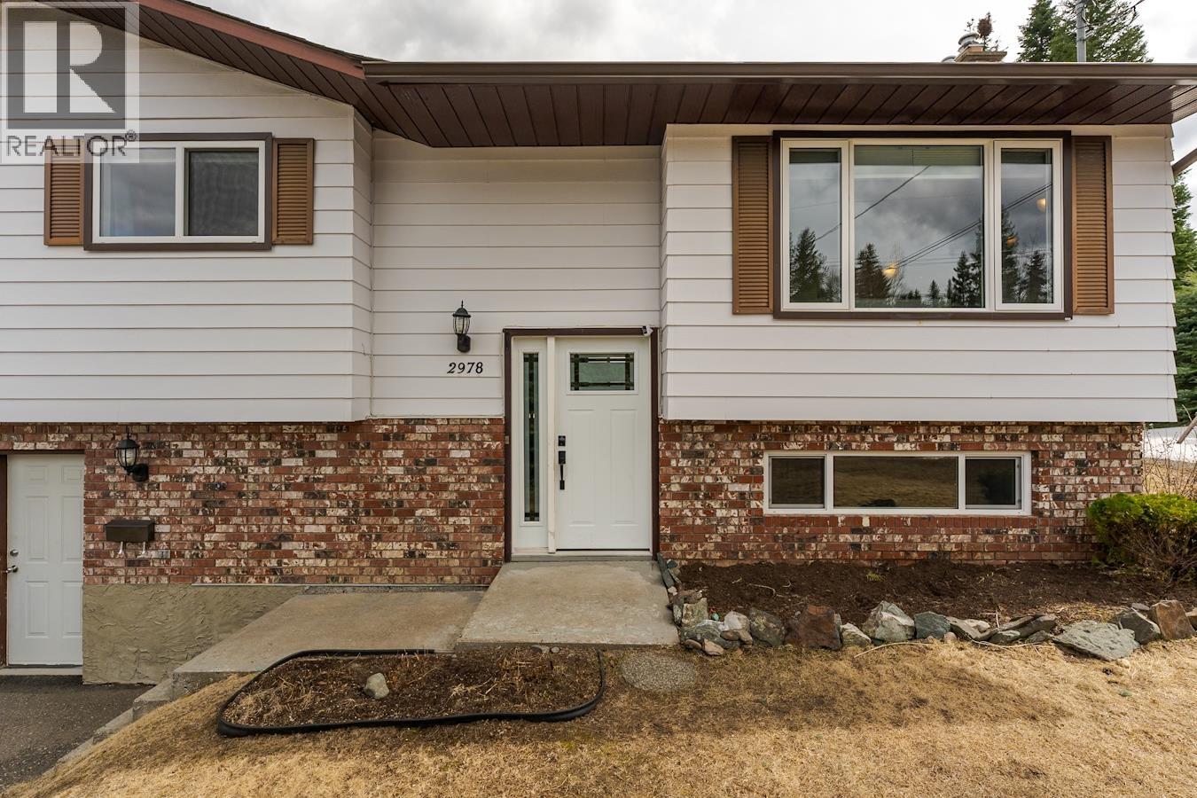 2978 Oakridge Crescent, Prince George, British Columbia  V2K 3X6 - Photo 3 - R3115070