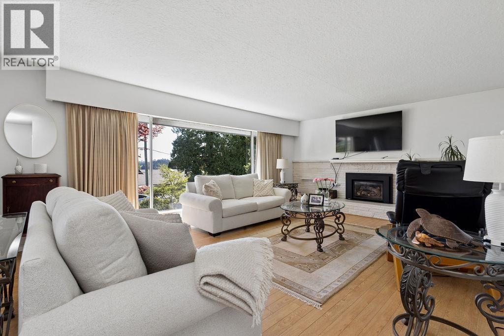 1005 Westmount Drive, Port Moody, British Columbia  V3H 1L1 - Photo 12 - R3115127