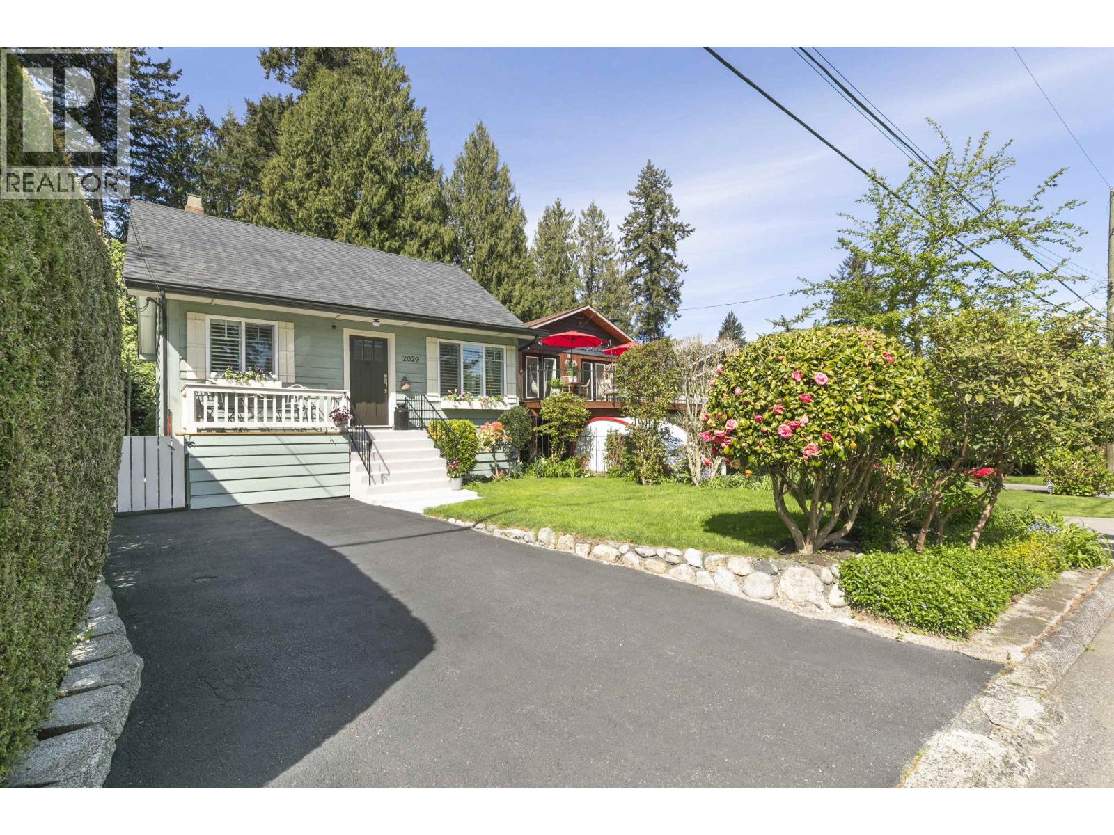 2029 Philip Avenue, North Vancouver, British Columbia  V7P 2W5 - Photo 2 - R3115150