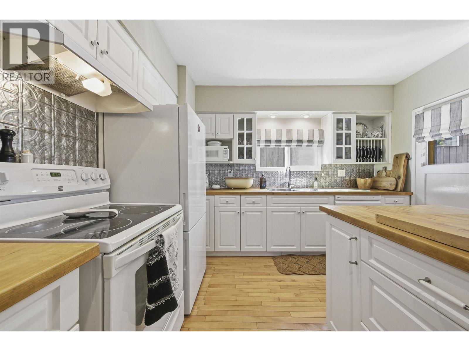 2029 Philip Avenue, North Vancouver, British Columbia  V7P 2W5 - Photo 8 - R3115150