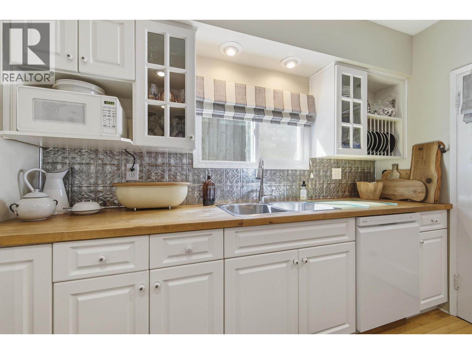 2029 Philip Avenue, North Vancouver, British Columbia  V7P 2W5 - Photo 9 - R3115150