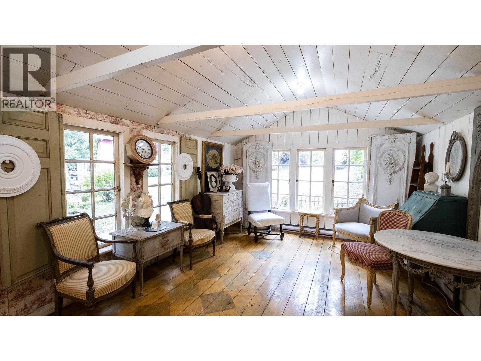 2572 MILES ROAD, roberts creek, British Columbia