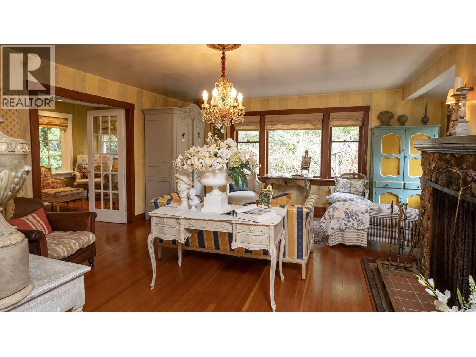 2572 Miles Road, Roberts Creek, British Columbia  V0N 2W4 - Photo 2 - R3115153